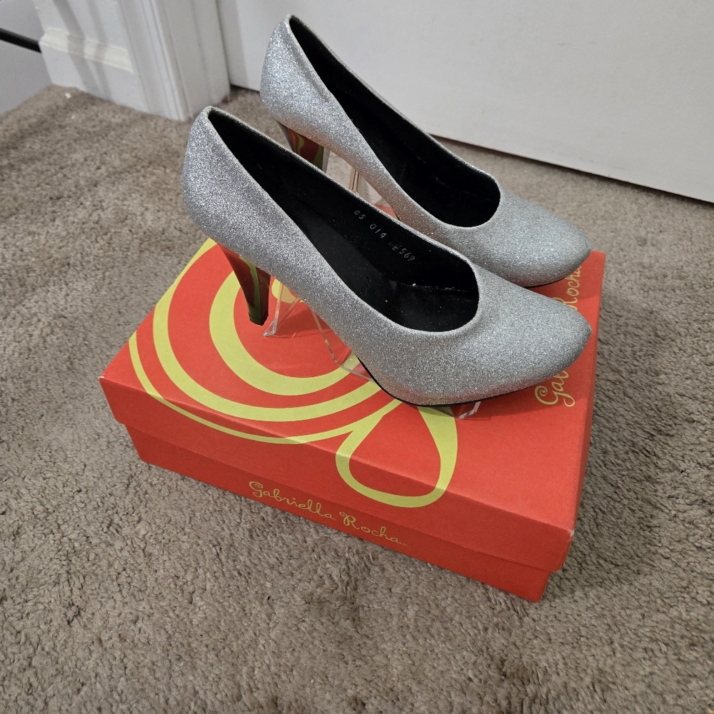 Women Heels - Picture 4 of 13